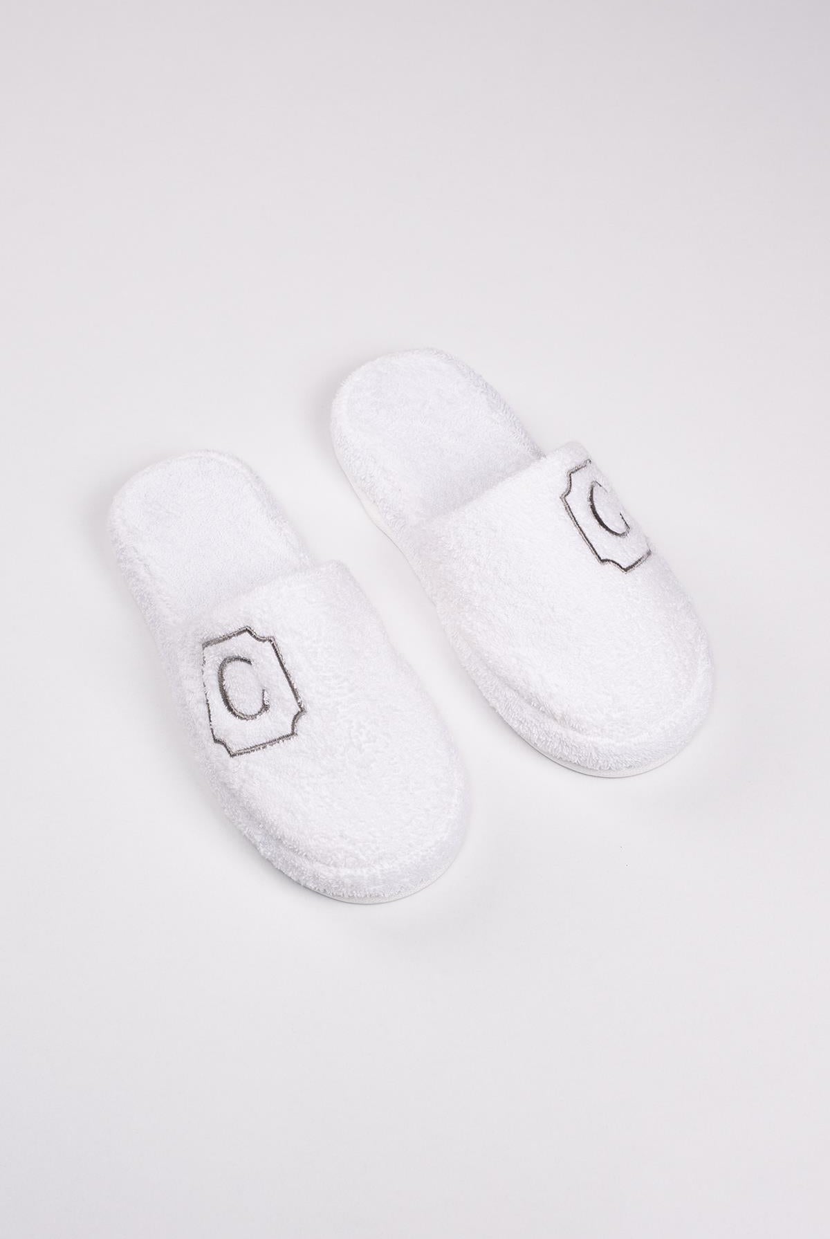 C Harf Nakışlı Banyo Ve Ev Havlu Terliği – %100 Pamuk Kaymaz Kalın Taban - Ender Home