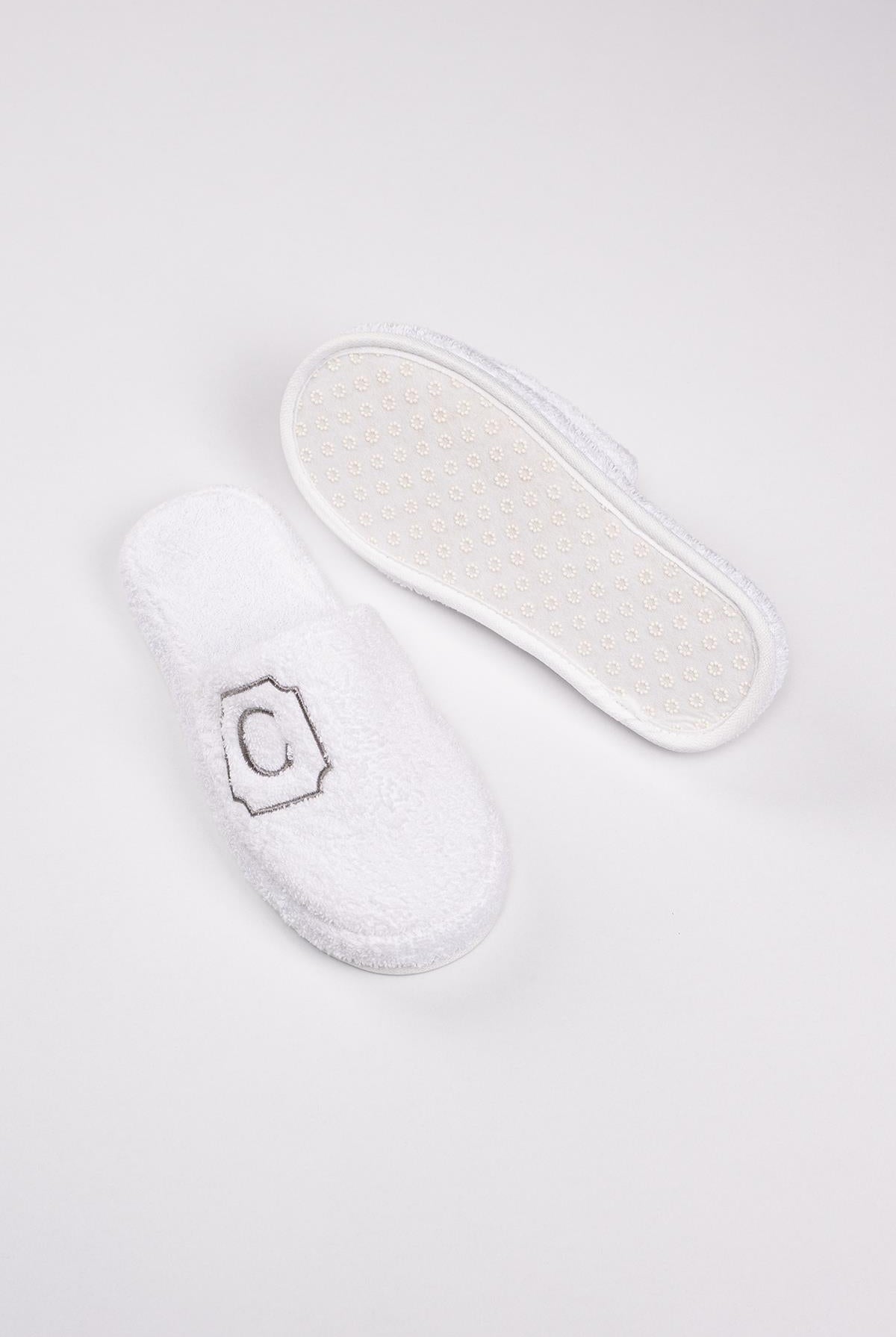 C Harf Nakışlı Banyo Ve Ev Havlu Terliği – %100 Pamuk Kaymaz Kalın Taban - Ender Home