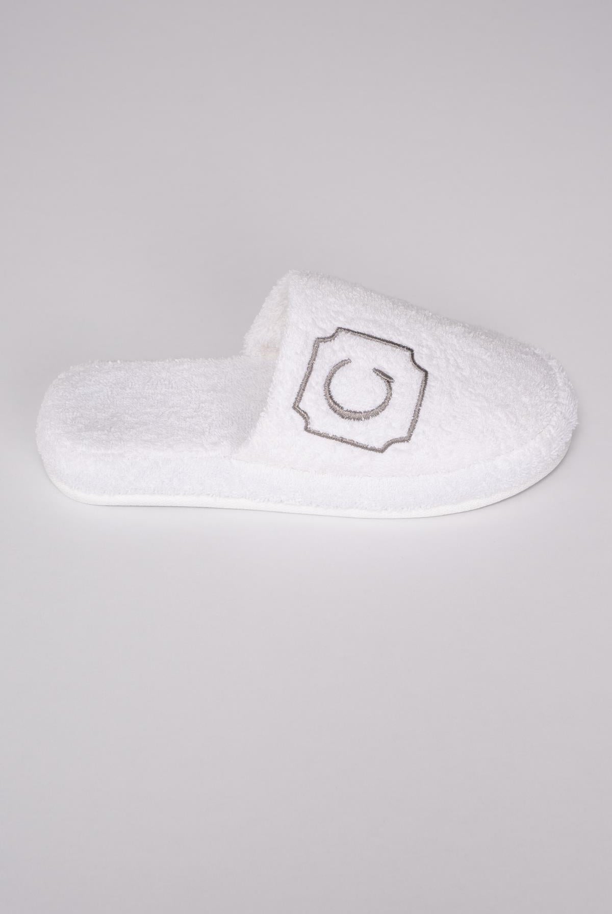 C Harf Nakışlı Banyo Ve Ev Havlu Terliği – %100 Pamuk Kaymaz Kalın Taban - Ender Home