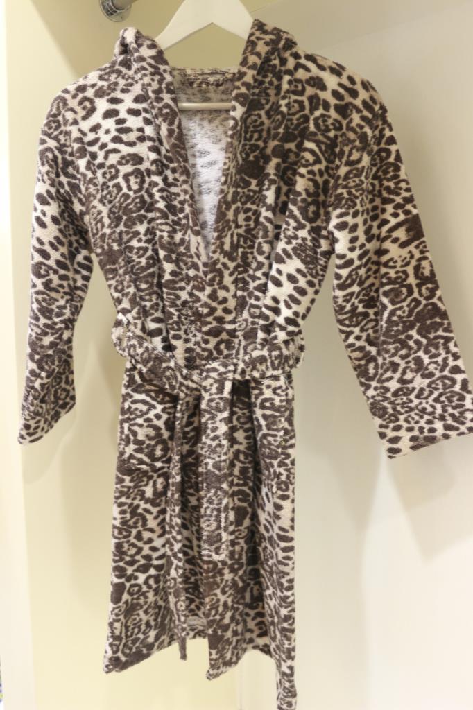 Leopar Desen Kapşonlu %100 Pamuk Bornoz – Unisex Genç Model