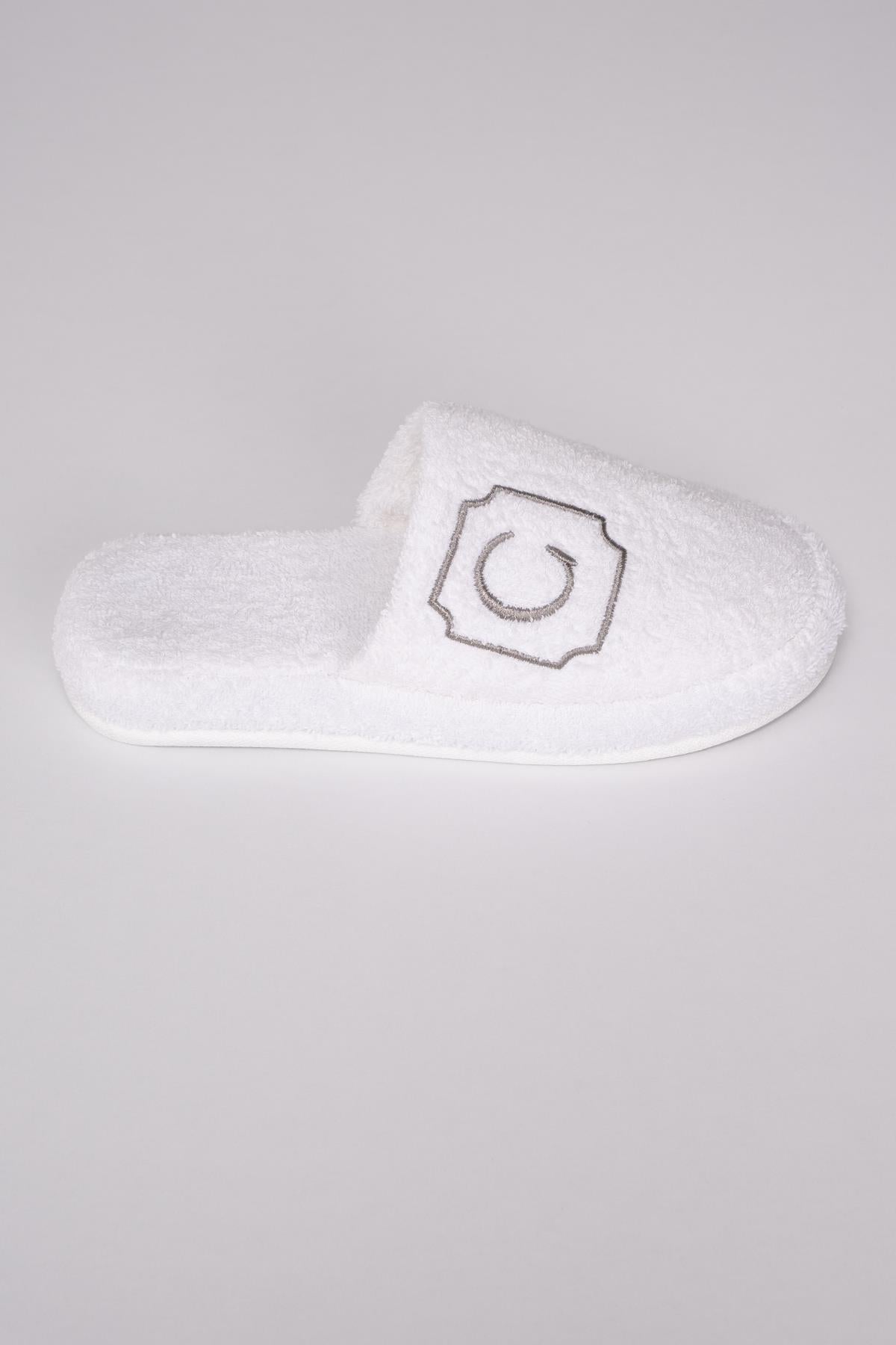 C Harf Nakışlı Banyo Ve Ev Havlu Terliği – %100 Pamuk Kaymaz Kalın Taban - Ender Home