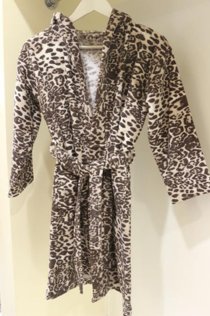 Leopar Desen Kapşonlu %100 Pamuk Bornoz – Unisex Genç Model