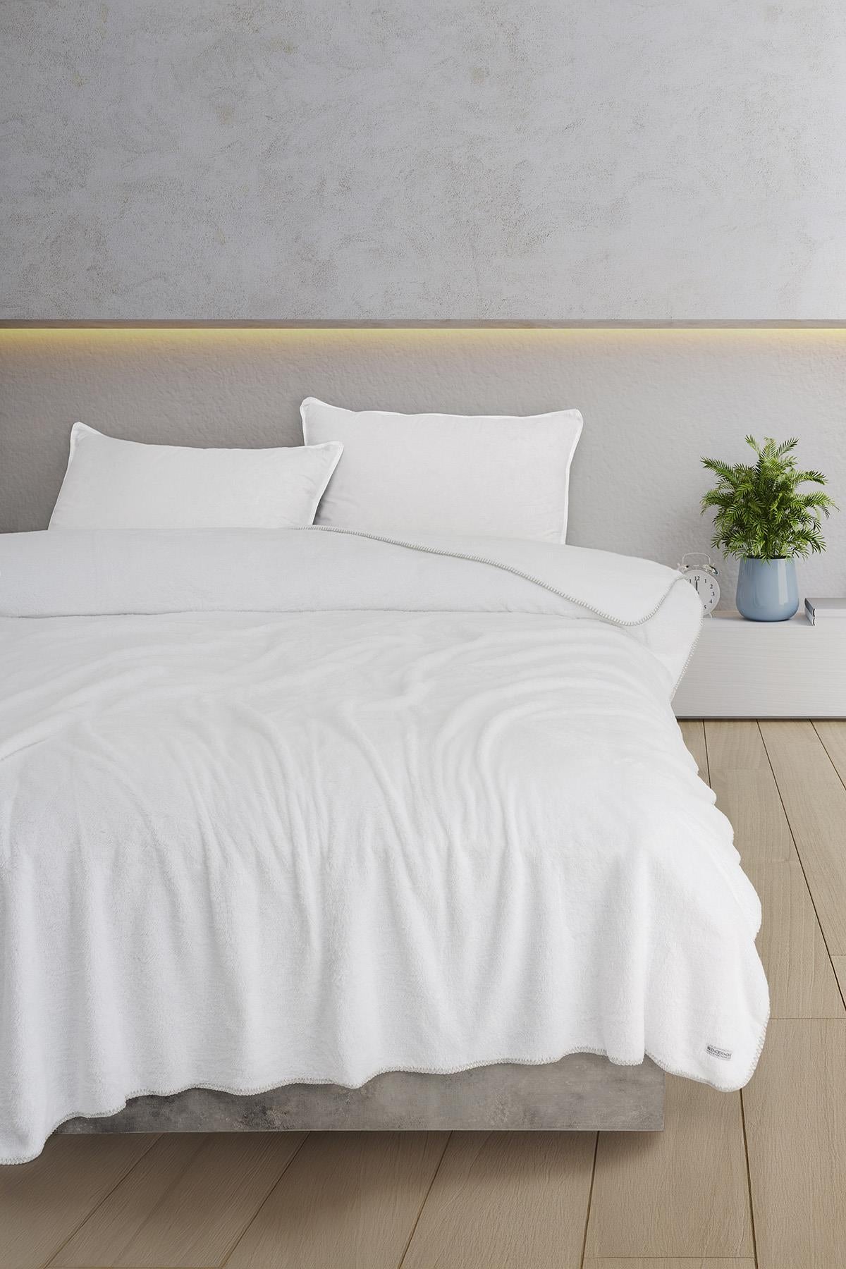 Plushnest Peluş TV & Koltuk Şalı Çift kişilik – 160x220 Cm Beyaz - Ender Home