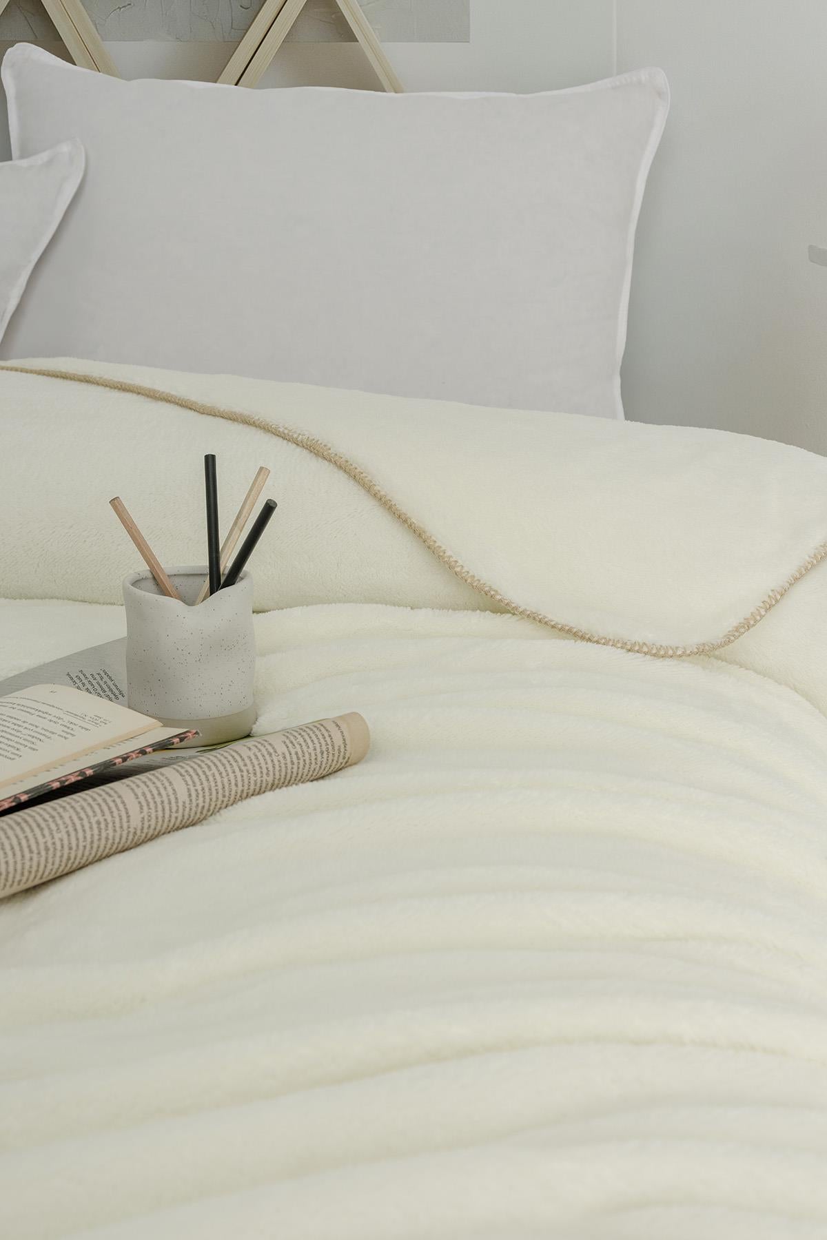 Plushnest Peluş TV & Koltuk Şalı Çift kişilik – 160x220 Cm Ekru - Ender Home