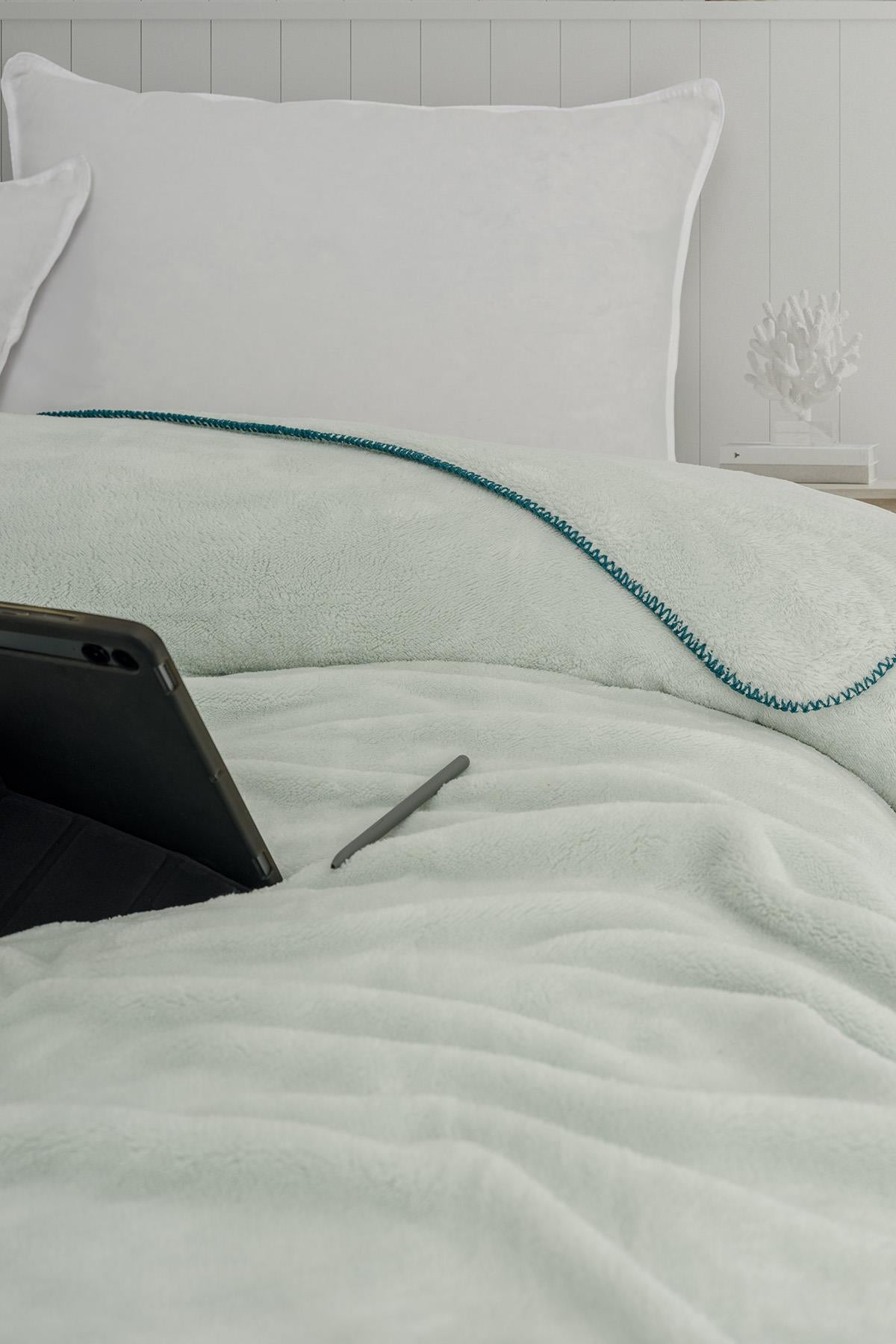 Plushnest Peluş TV & Koltuk Şalı Tek kişilik – 110x160 Cm Mint - Ender Home