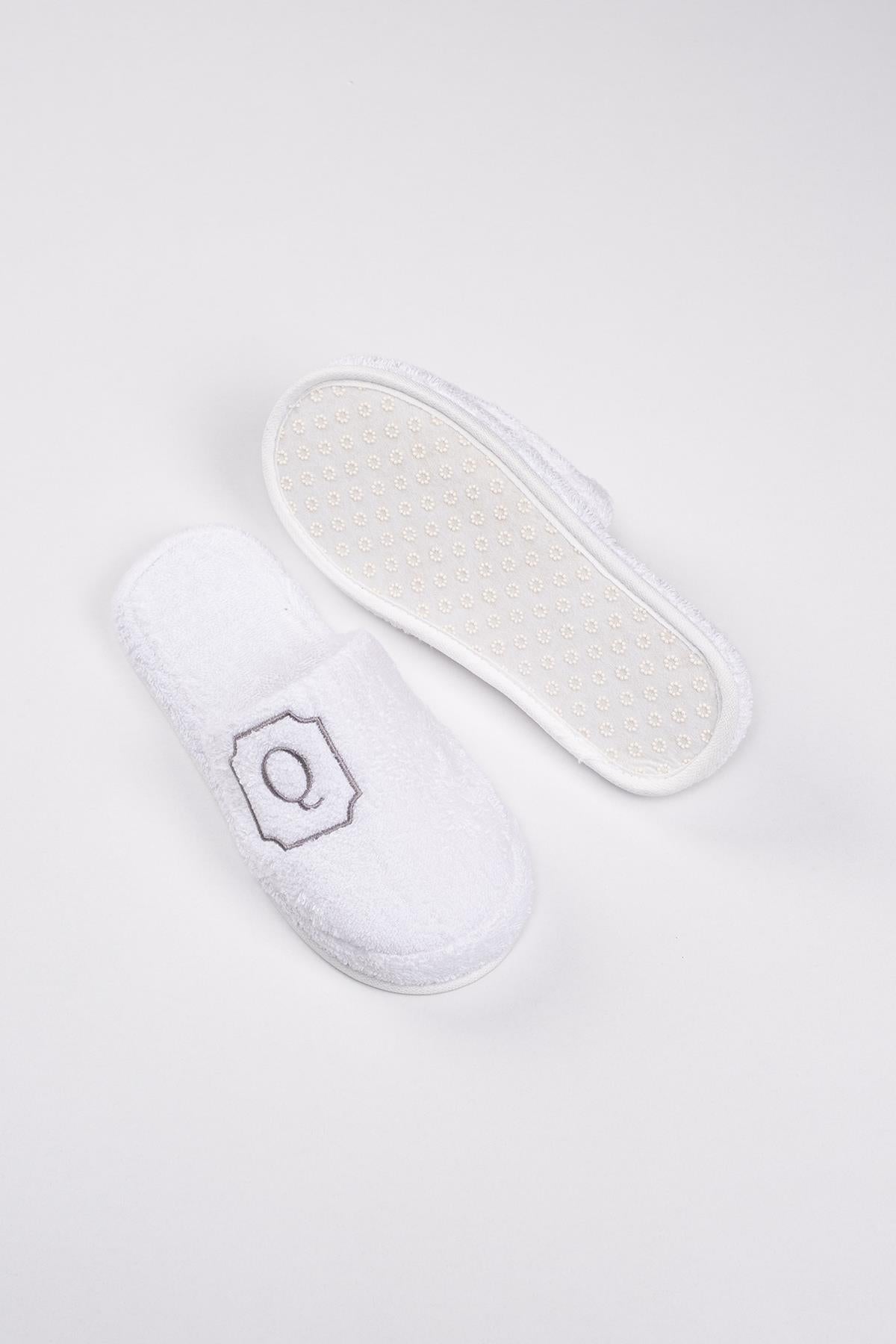 Q Harf Nakışlı Banyo Ve Ev Havlu Terliği – %100 Pamuk Kaymaz Kalın Taban - Ender Home