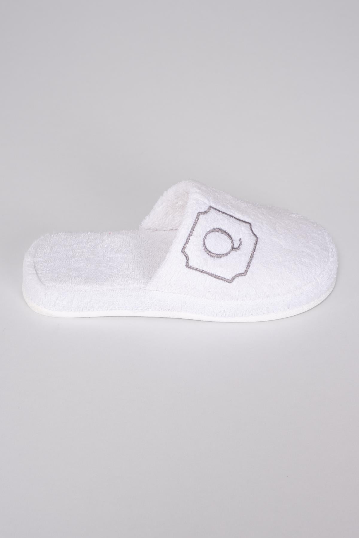 Q Harf Nakışlı Banyo Ve Ev Havlu Terliği – %100 Pamuk Kaymaz Kalın Taban - Ender Home