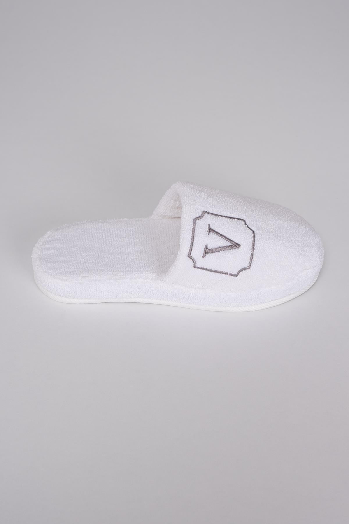 V Harf Nakışlı Banyo Ve Ev Havlu Terliği – %100 Pamuk Kaymaz Kalın Taban - Ender Home