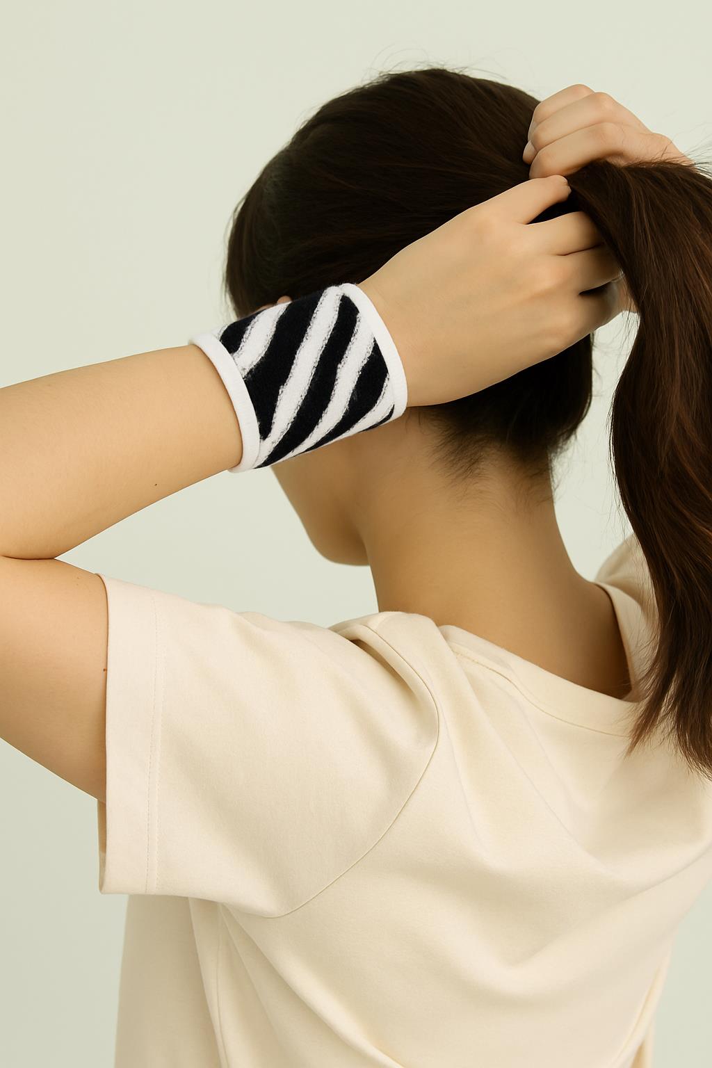 Wild Spirit 2'li Zebra Desen Bilek Bandı – %100 Pamuklu ve Yumuşak Zebra Baskılı-Beyaz Biye - Ender Home